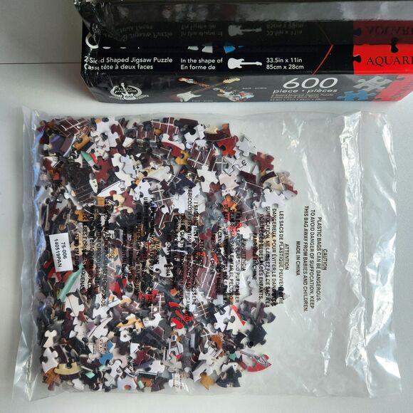 Aquarius Fender Stratocaster 2-Sided Guitar Shaped 600 Pc Puzzle BOX DAMAGE - Picture 6 of 14